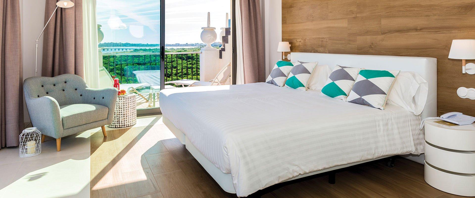 RESTE DANS DES CHAMBRES MODERNES Hôtel TUI BLUE ISLA CRISTINA PALACE Isla Cristina, Huelva, Espagne RESTE DANS DES CHAMBRES MODERNES Hôtel TUI BLUE ISLA CRISTINA PALACE Isla Cristina, Huelva, Espagne